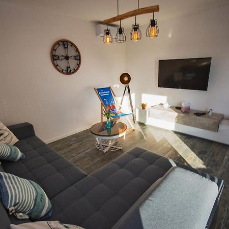 Deluxe 2 Bedroom Apartment With Sea View Baška Voda Exteriör bild