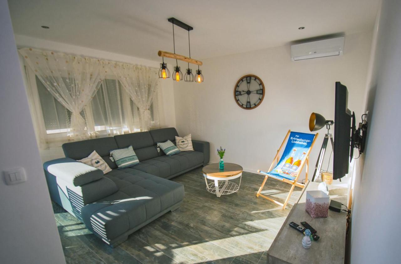 Deluxe 2 Bedroom Apartment With Sea View Baška Voda Exteriör bild