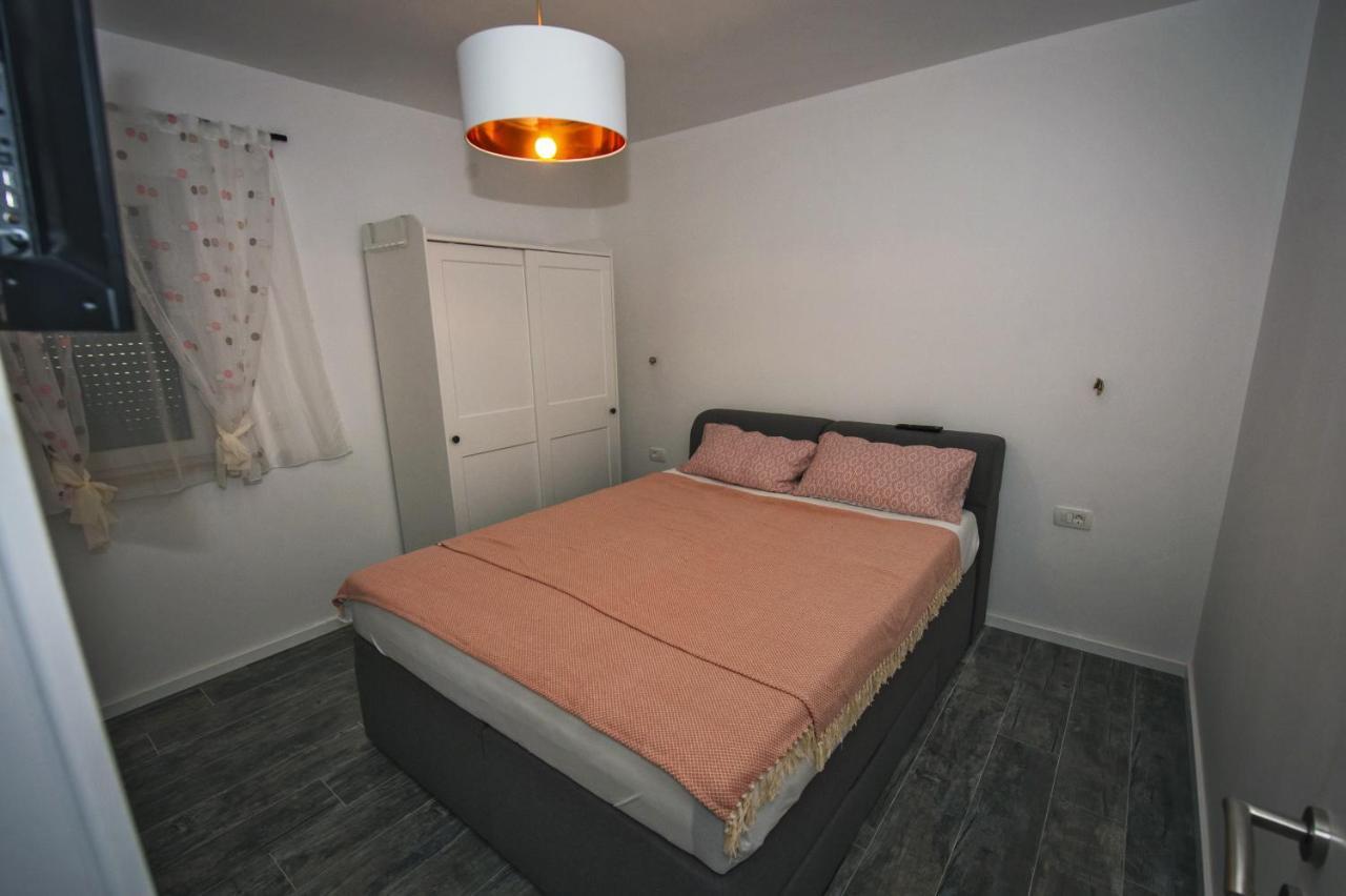 Deluxe 2 Bedroom Apartment With Sea View Baška Voda Exteriör bild