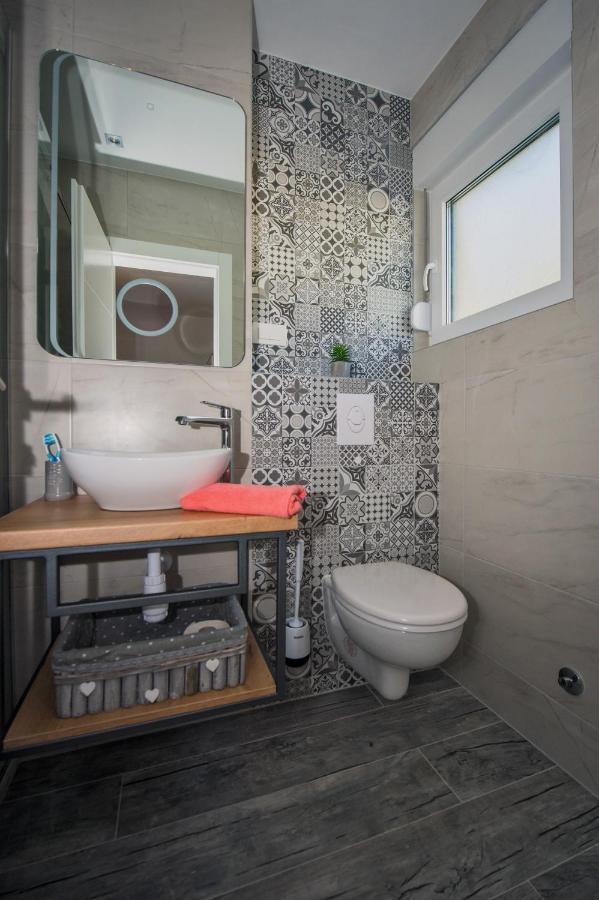 Deluxe 2 Bedroom Apartment With Sea View Baška Voda Exteriör bild