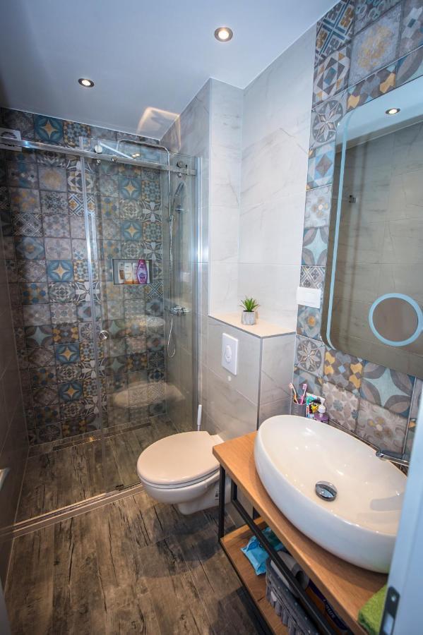 Deluxe 2 Bedroom Apartment With Sea View Baška Voda Exteriör bild